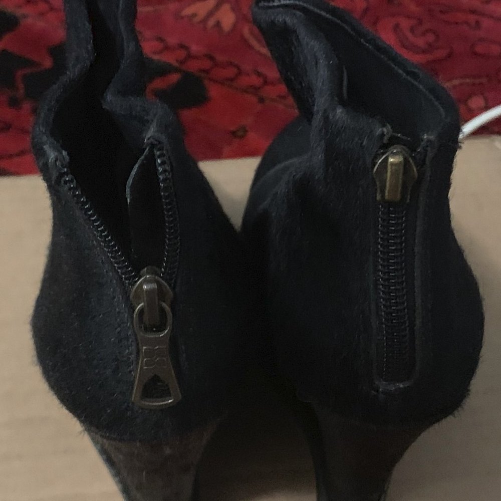 BCBG MAXZRIA PONY HAIR MENDEL WEDGE BOOTIE 9.5 US - Picture 3 of 4